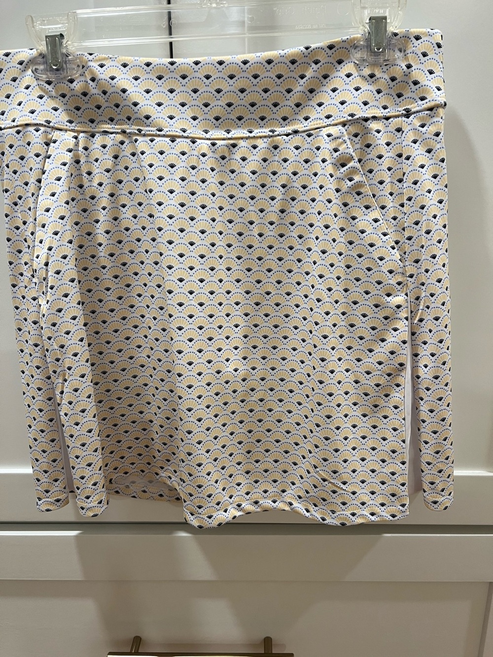 Greg Norman ML75 PlayDry Performance Golf Skort Fan Pattern White Yellow Small